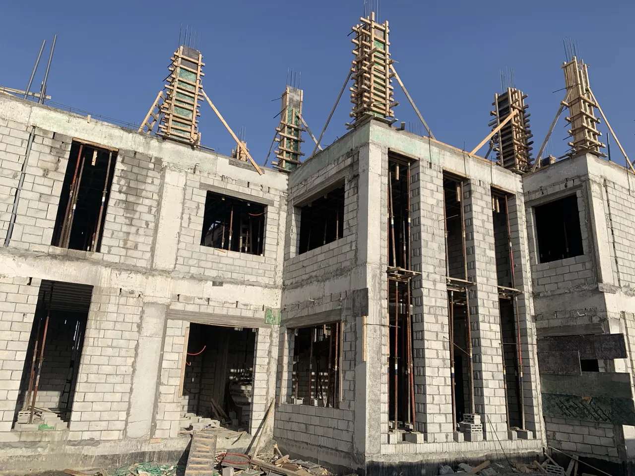 أعمال أعمدة وتخشيب إنشائي بالرياض